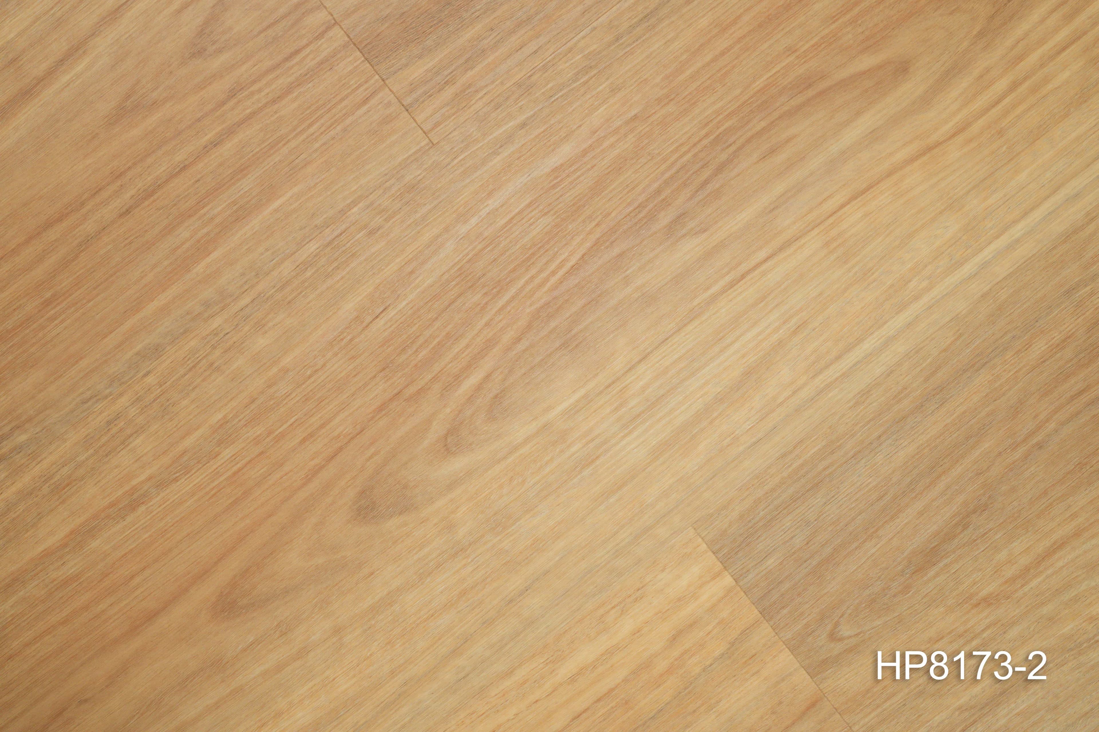 Classic Spotted Gum hybrid flooring colour HP8173-2